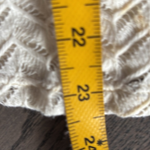 Cream Sleeveless Knit Tank Top with Textured Design - Picture 7 of 13